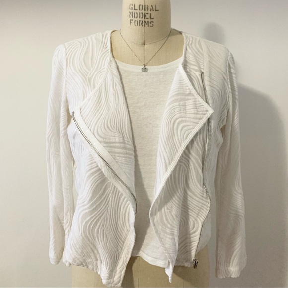 Sterling Silver Cubic Zirconia CC Logo Pendant - Picture 4 of 6